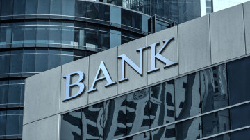 Δάνεια: Το σχέδιο των τραπεζών για να «σβήσει» η αύξηση των επιτοκίων