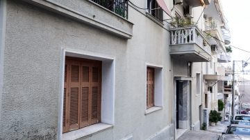 Έγκλημα στον Πειραιά: «Πριν από μια εβδομάδα τσακώνονταν» - Τι λένε στη γειτονιά που έγινε η δολοφονία της 19χρονης