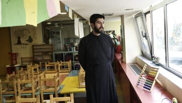 Κιβωτός του Κόσμου: Επίθεση σε κυβέρνηση και Ιερώνυμο από τους δικηγόρους του πατέρα Αντωνίου