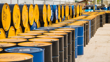 Ρωσία: Aπορρίπτει το πλαφόν στο πετρέλαιο και απειλεί με σκληρή απάντηση