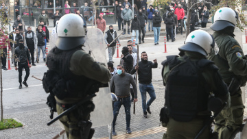 Θεσσαλονίκη: Πήρε προθεσμία για την Παρασκευή ο αστυνομικός - «Πυροβόλησα ενστικτωδώς προς τα κάτω», είπε