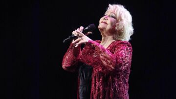  Μαρινέλλα: Η κόρη της την απόλαυσε επί σκηνής με τον σύζυγο και τα παιδιά της - Δείτε φωτογραφίες