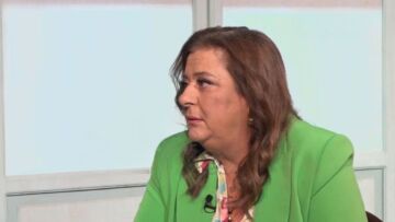 Ελισάβετ Κωνσταντινίδου: «Η απώλεια του πατέρα μου με έκανε να ξέρω πως οι σχέσεις μου πάντα θα έχουν τέλος»