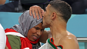 Μουντιάλ 2022: Το μυστικό της επιτυχίας του Μαρόκου - Πήραν μαζί τους γονείς κι όχι τις συζύγους τους