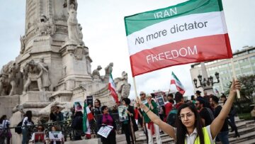 Ιράν: Εκτελέστηκε διαδηλωτής επειδή τραυμάτισε με μαχαίρι μέλος των δυνάμεων της τάξης 