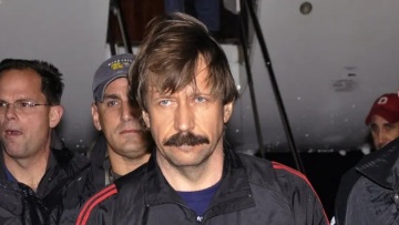 Ανταλλαγή αιχμαλώτων: «Σ' αγαπώ πολύ» - Βίντεο με τη συγκινημένη μητέρα του Ρώσου εμπόρου όπλων