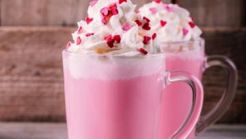 Ροζ σοκολάτα: Πώς να φτιάξετε το ρόφημα που δίνει χρώμα στο πρωινό σας