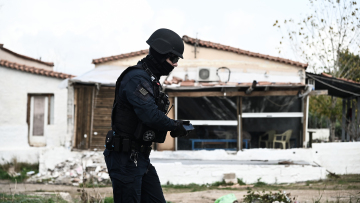 Έφοδοι της αστυνομίας σε καταυλισμούς Ρομά σε Ασπρόπυργο και Μενίδι - Έξι συλλήψεις