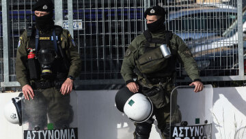 Πριν τα Χριστούγεννα το επίδομα των €600 στους ενστόλους - Καταψήφισαν ΣΥΡΙΖΑ και ΜέΡΑ25