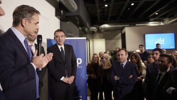 Μητσοτάκης: Μικρότητα να «φορτώνεις» ένα στέλεχος του ΠΑΣΟΚ στη ΝΔ - Ο Ανδρουλάκης θέλει να συγκυβερνήσει με τον ΣΥΡΙΖΑ