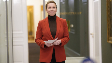 Η Δανή πρωθυπουργός Φρεντέρικσεν δέχθηκε επίθεση στο κέντρο της Κοπεγχάγης, ο δράστης συνελήφθη