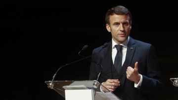 Μόσχα κατά Μακρόν: Μην ξεχνάτε τον Ναπολέοντα όταν μιλάτε για αλλαγή εξουσίας στη Ρωσία