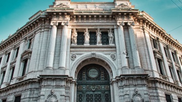 Qatargate: H Εισαγγελία του Μιλάνου ελέγχει επτά τραπεζικούς λογαριασμούς