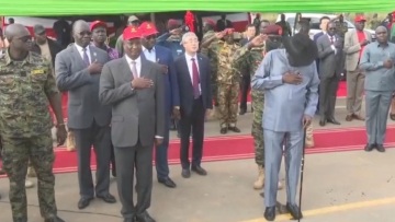 Βίντεο: Ο πρόεδρος του Σουδάν δεν μπόρεσε να κρατήσει την ανάγκη του σε δημόσια εκδήλωση