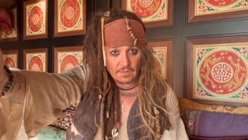 Τζόνι Ντεπ: Φοράει ξανά τη στολή του Τζακ Σπάρροου για καλό σκοπό