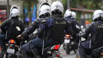 Άγιος Στέφανος: «Με κλαδί από δέντρο χτύπησε τον 16χρονο ο γιος μου» λέει η μητέρα του 15χρονου συλληφθέντα