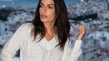 Η Τόνια Σωτηροπούλου δίνει ένα τρυφερό φιλί στον Κωστή Μαραβέγια - Φωτογραφίες