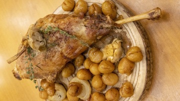 Ψητό αρνίσιο μπούτι με κάστανα