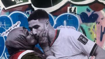 Μουντιάλ 2022: Γκράφιτι στη Βαρκελώνη το φιλί του Χακίμι με την μητέρα του