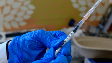 Γκίκας Μαγιορκίνης: Έρχονται τα εμβόλια του «παν-κορωνοϊού» που δεν θα χρειάζονται επικαιροποίηση