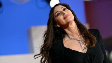 Μόνικα Μπελούτσι: Η ολόγυμνη φωτογραφία της Ιταλίδας ηθοποιού στο νερό 