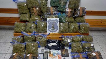 Θεσσαλονίκη: 57χρονη έκρυβε 37 κιλά κάνναβης σε σπίτι και 154 γραμμάρια κοκαΐνης στο σουτιέν της
