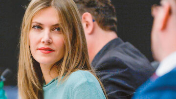 Qatargate - Εύα Καϊλή: Η άνοδος και η εκκωφαντική πτώση της ωραίας των Βρυξελλών