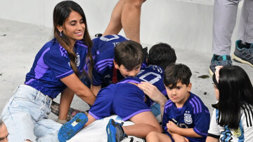 Λιονέλ Μέσι: Πέφτει στην αγκαλιά της οικογένειάς του -«Θέλω να πάω στην Αργεντινή να γίνω μάρτυρας αυτής της τρέλας»