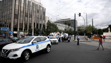 Σύνταγμα: Δύο αδερφές μαχαίρωσαν 16χρονη στο κέντρο της πλατείας