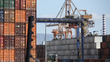 Γραφείο Προϋπολογισμού Βουλής για εξαγωγές: Ανάγκη να στηριχθούν ευάλωτοι κλάδοι απέναντι στους δασμούς Tραμπ