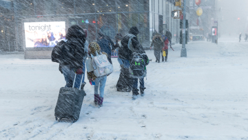 ΗΠΑ: Ο «κυκλώνας-βόμβα» φέρνει χάος - Ακυρώθηκαν εκατοντάδες πτήσεις