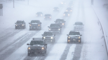 ΗΠΑ: «Αν θέλετε να ταξιδέψετε, φύγετε τώρα» - Προειδοποίηση Μπάιντεν για τον «κυκλώνα-βόμβα»