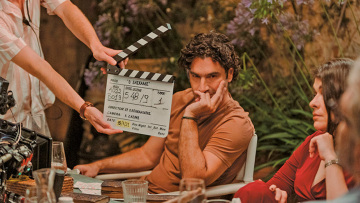 Χριστόφορος Παπακαλιάτης: Η ανάρτηση με τις ανιψιές του να τον παρακολουθούν στο Netflix