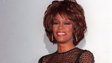 Γουίτνεϊ Χιούστον: Στενός συνεργάτης της επιβεβαιώνει πως είχε σχέση με τη βοηθό της