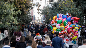 Εμπορικά καταστήματα: Κλειστά σήμερα – Πότε ξεκινάνε οι χειμερινές εκπτώσεις