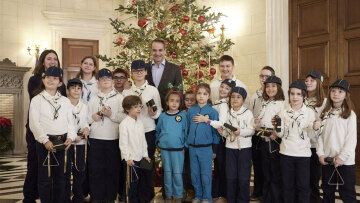 Μητσοτάκης: Χριστουγεννιάτικα κάλαντα από διάφορες περιοχές της χώρας άκουσε ο πρωθυπουργός