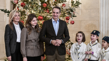 Κυριάκος Μητσοτάκης: Ο πρωθυπουργός προτείνει βιβλία για τις γιορτές - Ποια διαβάζει εκείνος