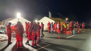 Αυστρία: Σώοι οι 8 σκιέρ που θάφτηκαν από χιονοστιβάδα, αναζητούνται δύο