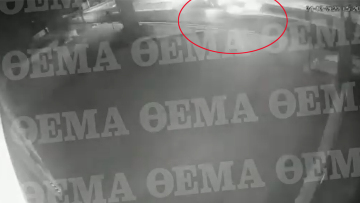 Φρικτό τροχαίο στη λεωφόρο Σουνίου - Βίντεο σοκ από την στιγμή που το αυτοκίνητο παρασύρει δημοτικό υπάλληλο