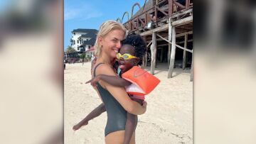 Χριστίνα Κοντοβά: Τα Χριστούγεννα στην Τανζανία και οι βουτιές στον Ινδικό Ωκεανό μαζί με την κόρη της  