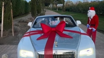 Κριστιάνο Ρονάλντο: Μια πανάκριβη Rolls Royce του έκανε δώρο Χριστουγέννων η σύντροφός του