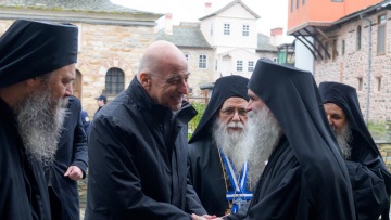 Δένδιας: Μεγάλο και διαρκές το ενδιαφέρον της κυβέρνησης για το Άγιο Όρος