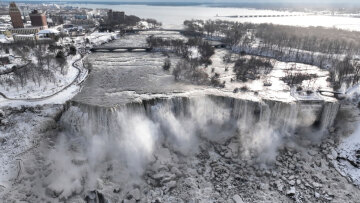Κακοκαιρία στις ΗΠΑ: Παγωμένο τοπίο και οι καταρράκτες του Νιαγάρα