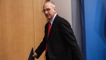 Οικονόμου για Τσίπρα: Να ζητήσει συγγνώμη για την υπόθεση των 38 μεταναστών