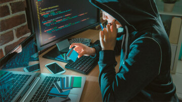 Ηλεκτρονικές απάτες: Κλέβουν κωδικούς καρτών και παίζουν στοίχημα και ρουλέτα στα κινητά