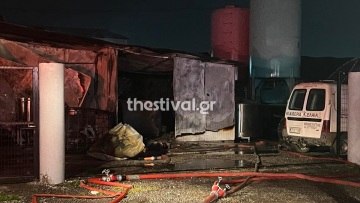 Θεσσαλονίκη: Φωτιά σε επιχείρηση με αιθέρια έλαια - Στο Παπαγεωργίου ένας άνδρας με πολλαπλά εγκαύματα