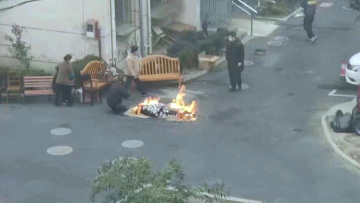 Κορωνοϊός - Ανατριχιαστικές εικόνες στην Κίνα: Ακόμα και στους δρόμους καίνε τους νεκρούς - Δείτε βίντεο