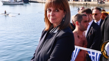 Θεοφάνια - Σακελλαροπούλου: H σημερινή μέρα φέρνει το μήνυμα της νίκης του φωτός