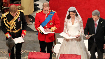 Νέες «βόμβες» από τον πρίγκιπα Χάρι: Δεν ήμουν ο πραγματικός κουμπάρος στον γάμο του Oυίλιαμ με την Κέιτ