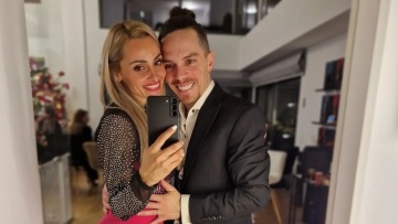 Λευτέρης Πετρούνιας: Αγνώριστος, έδειξε τις μπούκλες του